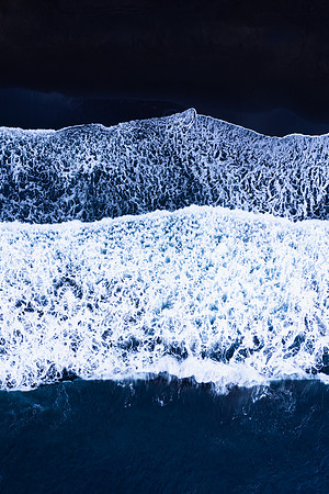 black sand beach vert